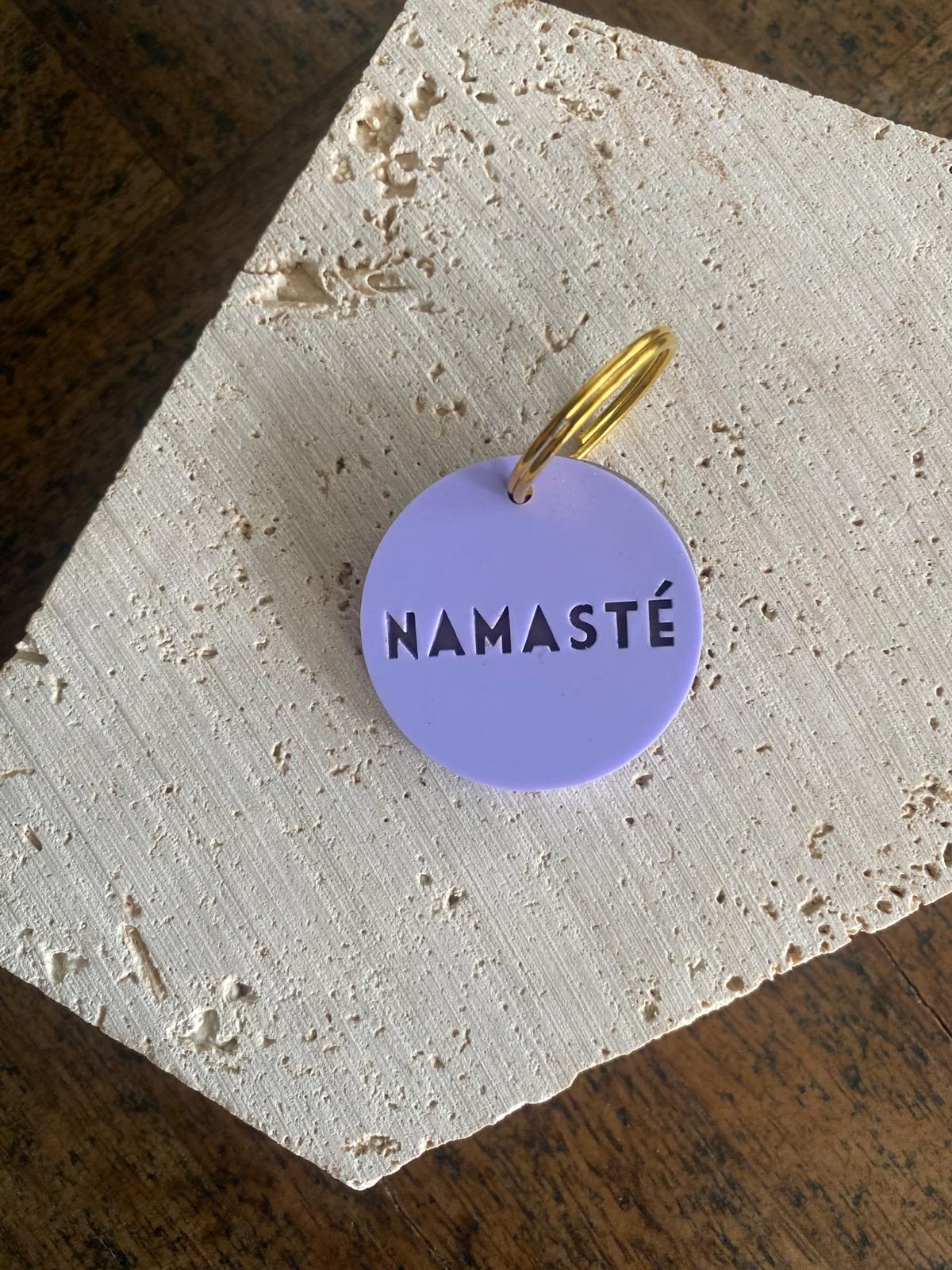 namasté schlüsselanhänger purple