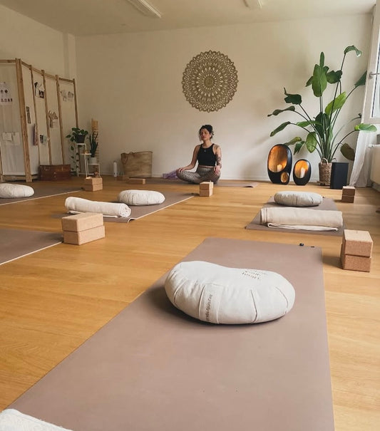 Vinyasa Yoga im Lieblingsruum